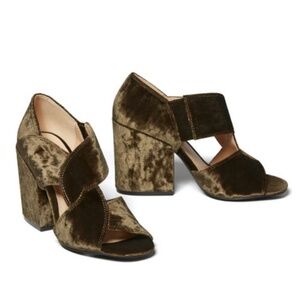 ☀️SUMMER CLEARANCE☀️ CAbi Interlock Block Heel - Sz 8.5